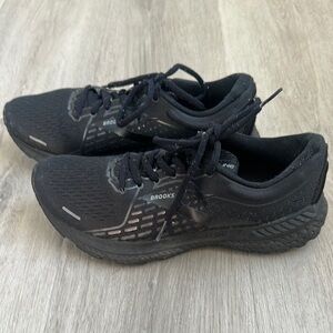 Brooks Jet Black Athletic Sneakers Womens size 8